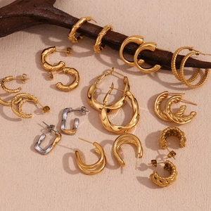 Collection de boucles d'oreilles rétro en acier inoxydable doré 18K et formes C