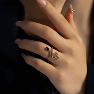 Adjustable snake ring in 925 sterling silver with colorful zircon pavé and black gems