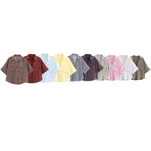 Collection de chemises à manches courtes pour femmes en 10 couleurs et motifs variés