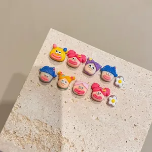 Charmants bijoux d'ongles 3D cartoon pour enfants avec fleurs colorées en résine