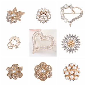 Elegant Flower Heart Faux Artificial Pearl Brooches Zinc Alloy Rhinestone Crystal Jewelry For Women Fashion Dress Accessories