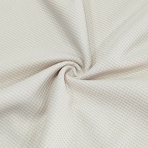Primer plano de la textura de tela tipo gofre beige con patrón de tejido detallado