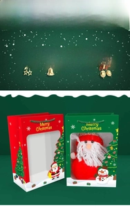 Detailansicht der Weihnachtsgeschenktüten mit Sichtfenster und festlichen Motiven