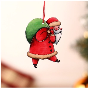 Vue détaillée d'une décoration de Père Noël en bois aux couleurs festives rouge et vert