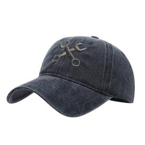 Berretto da baseball lavato antracite con ricamo a chiave inglese in stile vintage