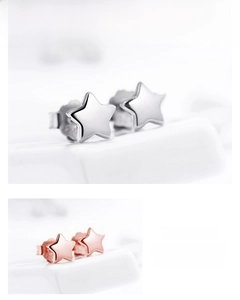 Detail von minimalistischen S925 Sterling Silber Stern Ohrsteckern in Silber und Roségold