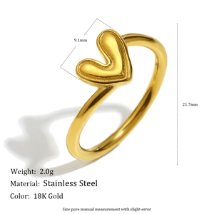 Bague minimaliste en acier inoxydable plaqué or 18 carats avec motif cœur incliné