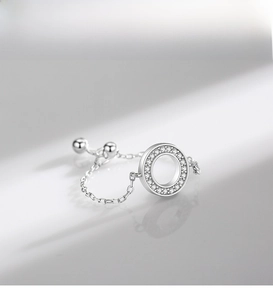 Macro shot of S925 silver hollow ring with pavé micro-inlaid stones and chain link detail
