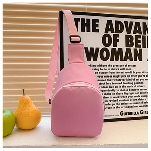 Sac de poitrine léger en nylon rose pour enfants avec bandoulière réglable et fermeture éclair