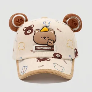 Gorra de béisbol beige para niños pequeños con orejas de oso de peluche y patrones