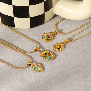Colliers en acier inoxydable plaqués or 18 carats avec pendentifs de pierres colorées