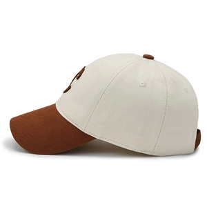 Classic two-tone baseball cap in beige and brown with 3D letter embroidery