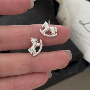 Sparkling S925 silver rocking horse stud earrings for women with minimalist Korean style