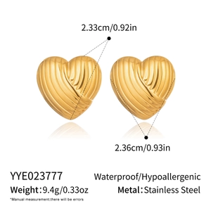Detailed dimension guide for textured gold heart earrings in waterproof stainless steel