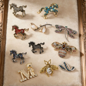 Vintage Alloy Rhinestone Brooch Pin With Imitation Artificial Pearl Enamel Animal Flower Butterfly Shape Elegant Jewelry For Women