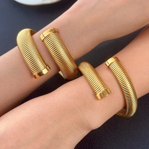 Minimalist gold spiral vertical stripe open wide cuff bangle for men and women