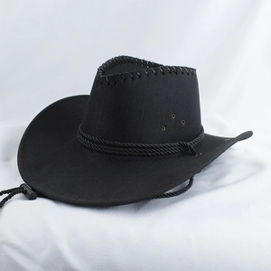 Détail d'un chapeau de cow-boy noir avec bande en corde tressée et œillets d'aération en métal