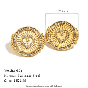 Détails des boucles d'oreilles cœur en acier inoxydable plaqué or 18K et zircons