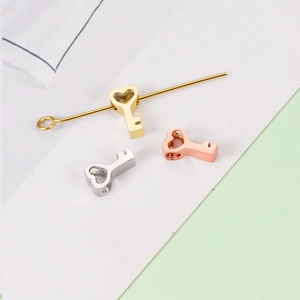 Herz-Schlüssel-Anhänger aus Edelstahl in Gold, Silber und Roségold für Schmuck