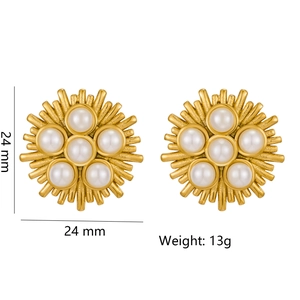 Sunflower shaped pearl earrings in gold plated stainless steel, 24mm diameter and 13g weight