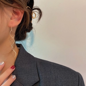Minimalist gold plated wavy drop earrings featuring elegant curved metal line design