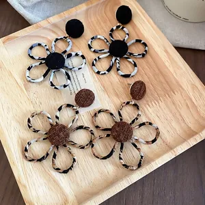 Boucles d'oreilles bohèmes en tissu à motifs léopard et zèbre en marron et noir