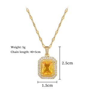 Détail du collier doré avec zircon jaune carré et spécifications de taille