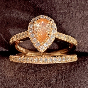 Ringenset in roségoud met peervormige oranje edelsteen en zirkonia-pavee