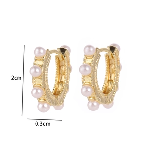 Close-up of gold-plated hoop earrings with white pearls and 2cm size dimensions