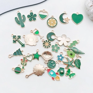 Pendentifs fleur de cerisier en émail vert doré pour bijoux DIY et porte-clés créatifs