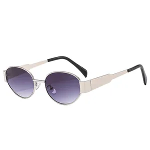 Vintage Cat-Eye Sonnenbrille mit goldfarbenem Metallrahmen und lila Verlaufgläsern