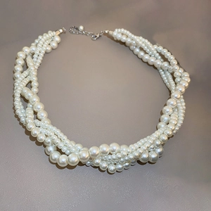 Collana girocollo multistrato con perle barocche a torchon dallo stile vintage francese