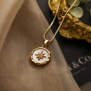 Vintage 18K gold plated necklace with star pendant and mother of pearl inlay