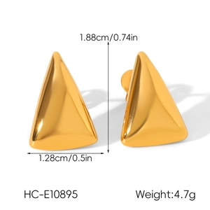 Detailed dimensions of 18K gold triangle earrings with 1.88cm height and 4.7g weight