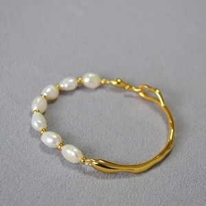 Baroque freshwater pearl bracelet with irregular golden branch metal bar for women