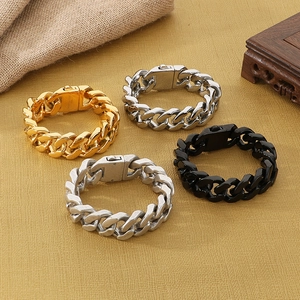 Vue détaillée de bracelets gourmettes de 20mm en acier doré, argenté et noir