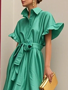 Robe chemisier élégante vert émeraude avec manches à volants et ceinture à nouer