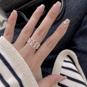 Detailed view of an elegant 925 sterling silver hollow oval layered ring on a hand
