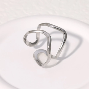 Minimalist silver wavy stainless steel ring with asymmetric double-layered line design