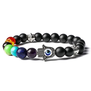 Détail de la Main de Fatma et de l'Oeil Maléfique sur bracelet yoga en perles