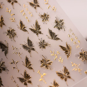 Autocollants ongles papillons gaufrés dorés avec fleurs et calligraphie chinoise