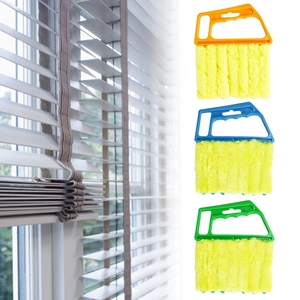 Driedelige set jaloeziereinigers van microvezel met kleurrijke plastic handgrepen in set