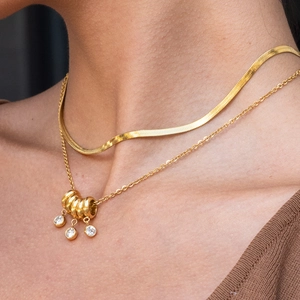 Classic 18K gold-plated stainless steel layered necklace with circular zircon pendant