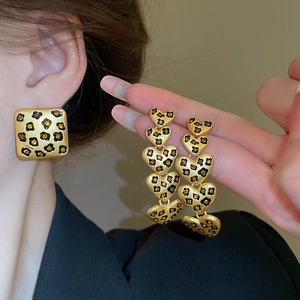 Details von Vintage Gold Ohrringen mit Leopardenmuster in Herzform und Quadratform
