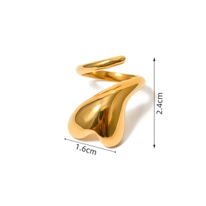 Detail view of 18k gold heart ring with dimensions 1.6cm width and 2.4cm height