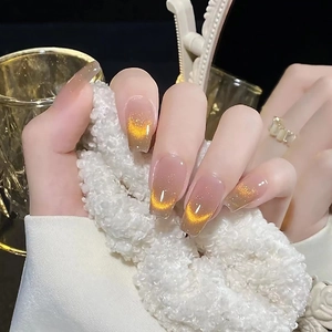 Klassische French Cat-Eye Press-on Nails in Trapezform mit Nude-Gold-Schimmerglanz