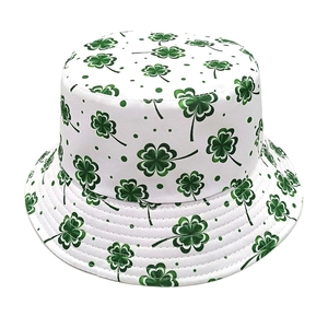 Wendbarer weißer Anglerhut mit grünem Kleeblatt-Print für Sonnenschutz und Mode-Look
