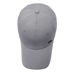 Casquette de baseball grise à séchage rapide avec bande réfléchissante et détail en métal