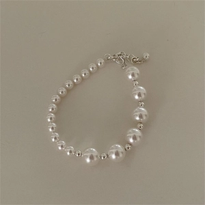 Minimalist 925 sterling silver pearl bracelet with gradient beads and lobster clasp