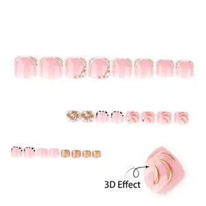 Französische Press-on-Fußnägel mit rosa Verlauf, Perlen, Diamanten und goldener 3D-Optik